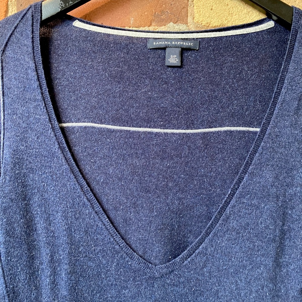 Vintage Banana Republic Blue Deep V-Neck Sweater with White Piping. Size:Small